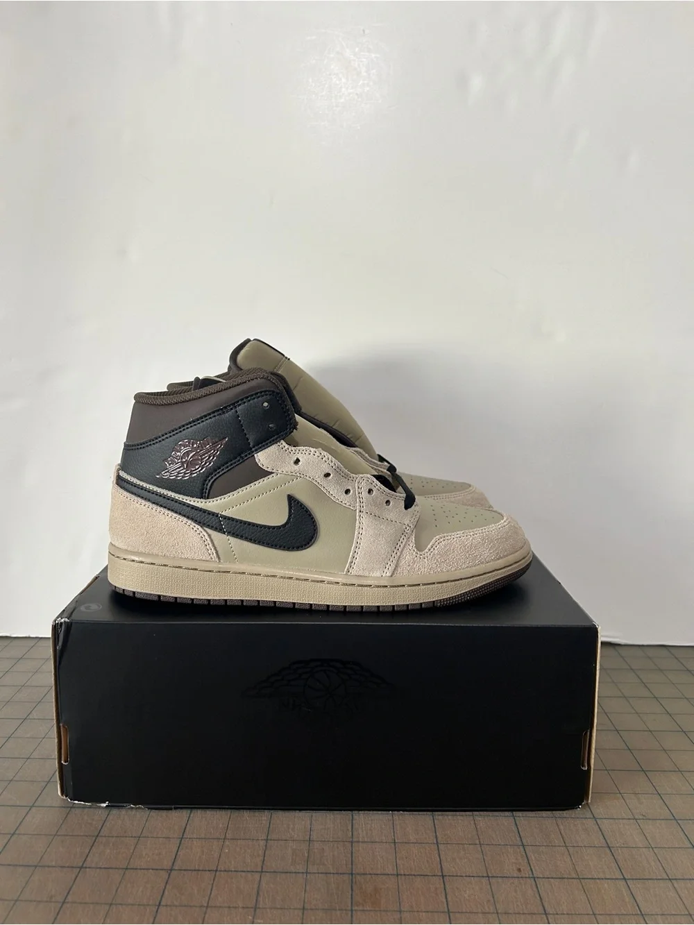 Jordan 1 Mid ‘Khaki Baroque Brown’